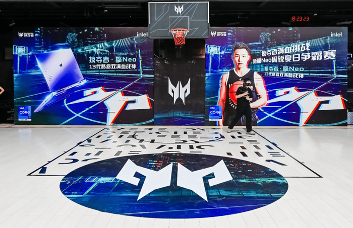 现场图-Intel badge露出