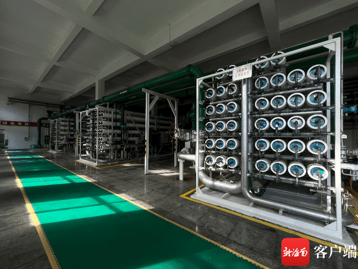 　　国能乐东电厂内的海水净化设备。记者 张宏波 摄