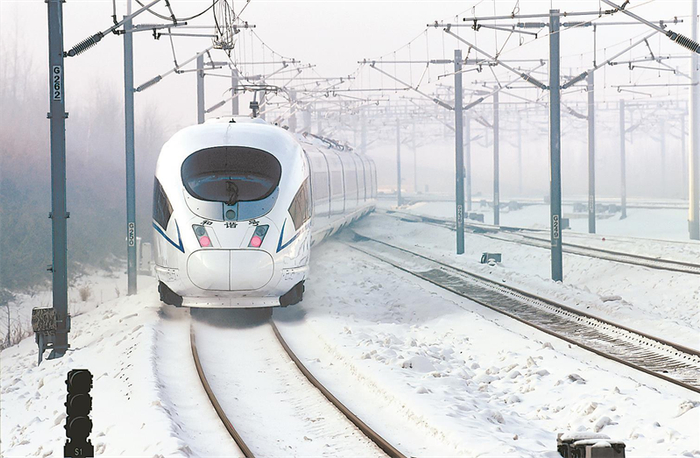 2021年1月22日，京哈高铁G902次列车驶出哈尔滨西站。  新华社记者王建威摄