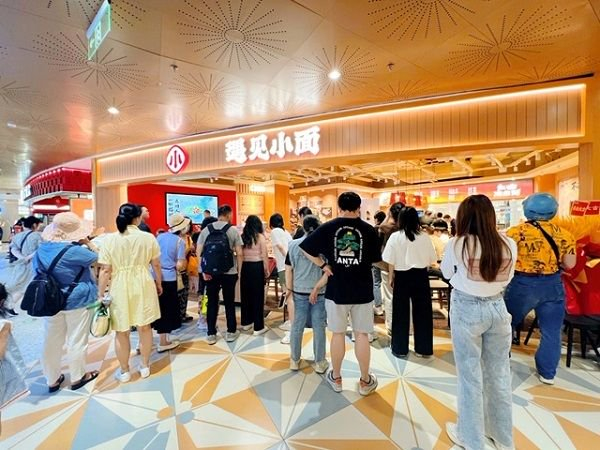 图说：遇见小面全国第200店在打浦桥日月光中心正式开业 来源/采访对象供图（下同）
