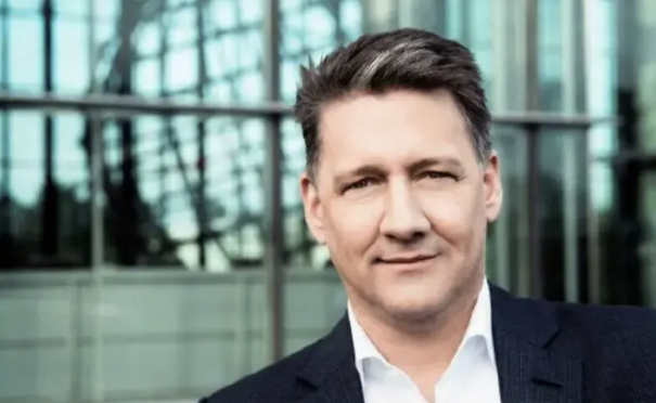 格诺特·多尔纳（Gernot Döllner）