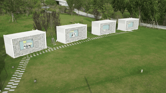 　　四个集装箱式的植物工厂/顾辰摄