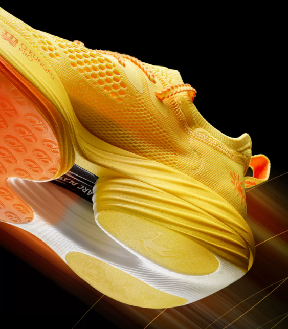 中乔体育进一步提升飞影PLAID舒适度，细节方面诚意满满