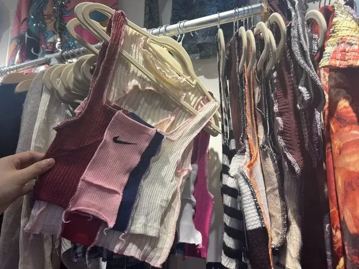 1+1 Vintage 店里的vintage remake，图片来源：作者拍摄