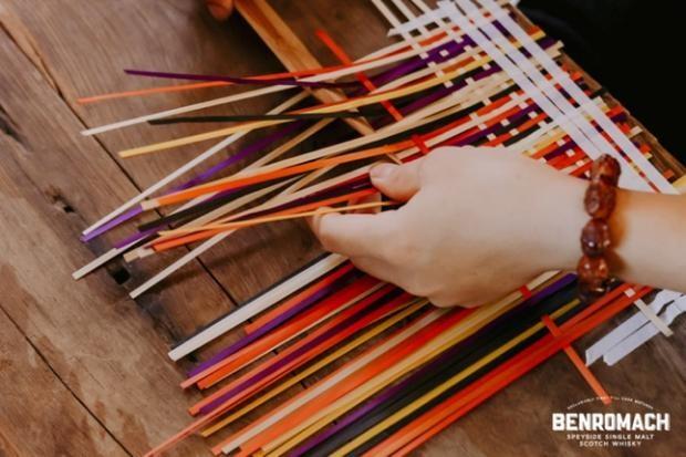 图注：手工编织体验传递本诺曼克“手造精粹”的酿造理念