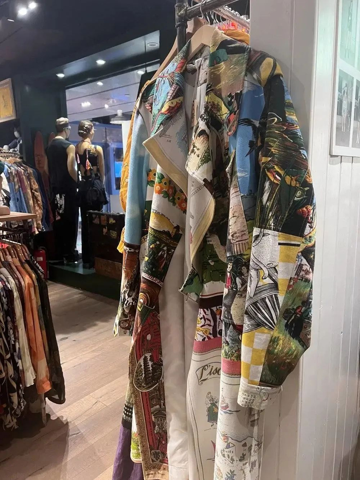 MEGARMENTS 风衣，图片来源：作者拍摄