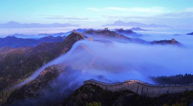 云海中的金山岭长城，摄于2021年。周保全 摄