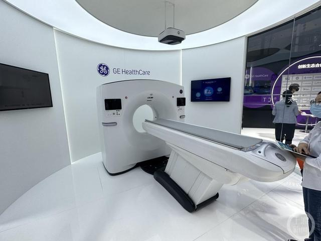 ▲搭配AI技术的CT扫描仪。摄影/上游新闻记者 时婷婷