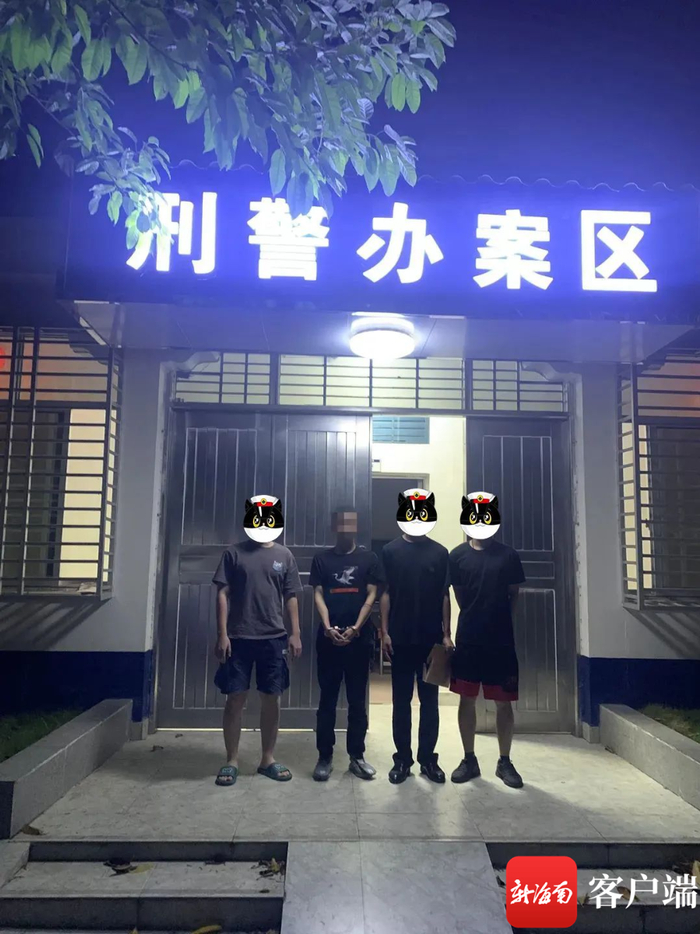 　　阿最（左二）被陵水警方押解回琼。（陵水警方供图）