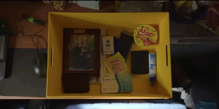 最后人存在于世的痕迹不过是一个盒子 / 来源：《我是遗物整理师》剧照