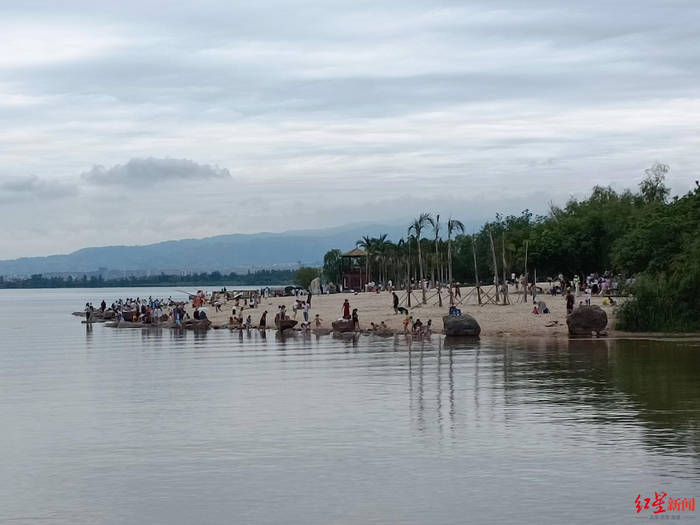 ↑西昌市邛海景区金鳞沙滩
