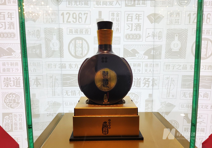 贵州习酒·窖藏习酒1988酱香型白酒 图片来源：每日经济新闻 资料图