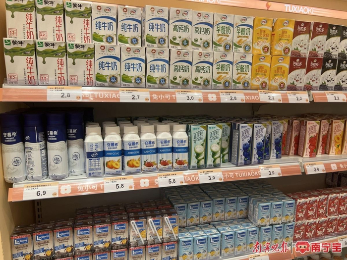 “兔小可零食铺”内，商品的价格下方会标注产品产地