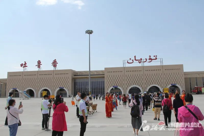 7月2日，吐鲁番机场开通广州—武汉—吐鲁番航线。吐鲁番机场供图