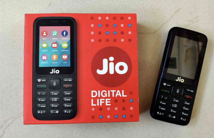 这款12美元的廉价手机，看起来像个“古董”。（图源：社交媒体）