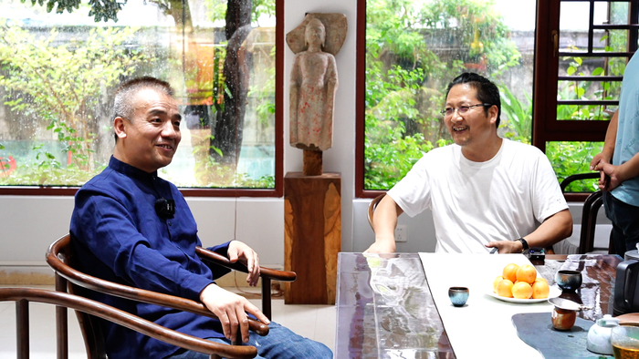 印象眸珠宝艺雕主理人、玉雕大师陈朋旭（左）；玉雕大师王朝阳（右）