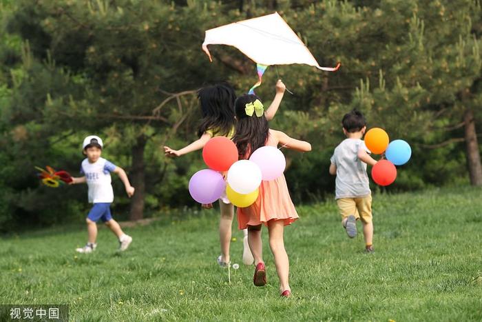 进入暑期，各国学生在夏令营“玩”什么？