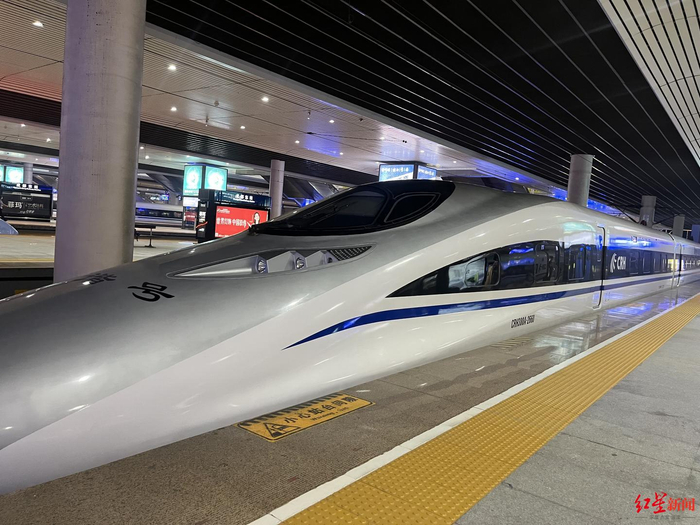 ▲从香港西九龙站始发的G2964次列车