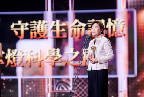 叶玉如获颁“2022-2023影响世界华人大奖”