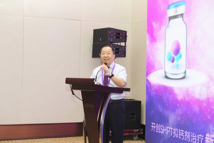 陈崴教授解读III期临床结果（左），李贵森教授解读国外临床应用研究（右）
