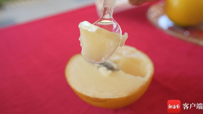 　　黄晶果果肉晶莹剔透，柔软嫩滑。记者 郑光平 摄