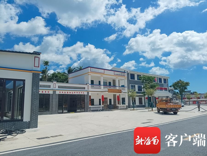 　　焕然一新的莫村村委会办公环境。记者 苏桂除 摄