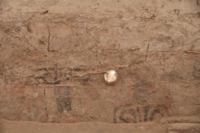 墓室铺挂彩绘墙帷