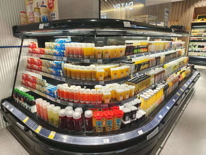 果汁软饮受追捧。劳动报记者陆燕婷 摄影