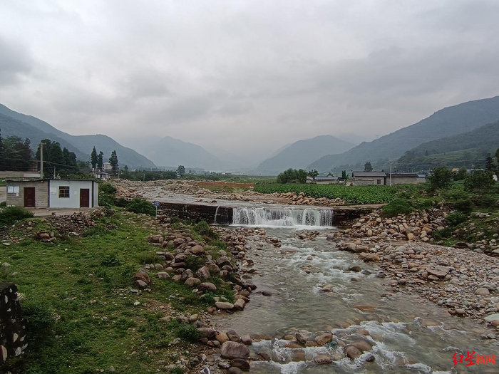 ▲哈哈河从哈哈村穿过