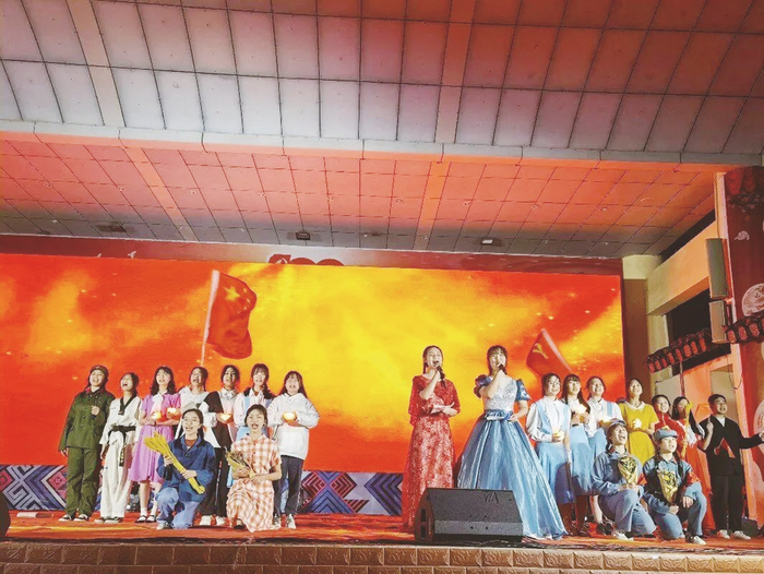     南宁市第四十二中学校园活动丰富多彩，为学生提供发展、展示平台 （学校供图）