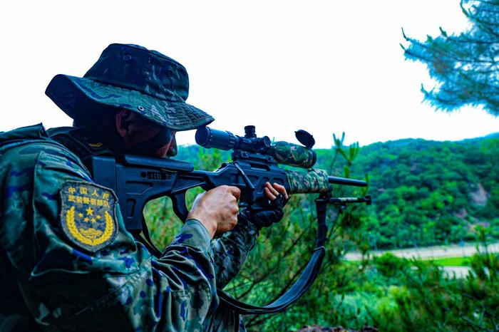 武警机动师侦察兵图片