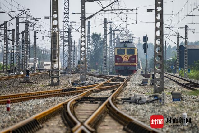 联调联试测试车驶入川青铁路成黄段 成兰铁路公司供图
