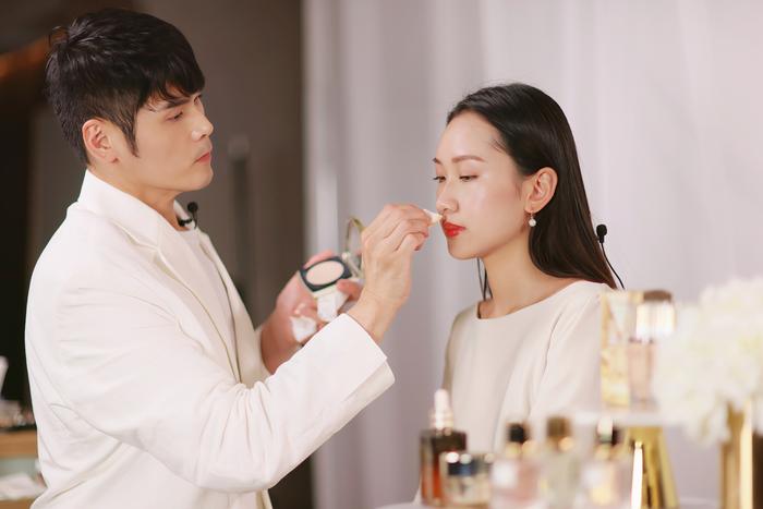 雅诗兰黛全球专业彩妆师Bobbie Wu打造夏日专属闪耀妆容