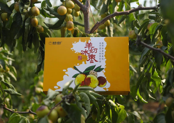 分拣装箱后，果园直发，将这份新鲜脆甜的枣子，送到你手中。