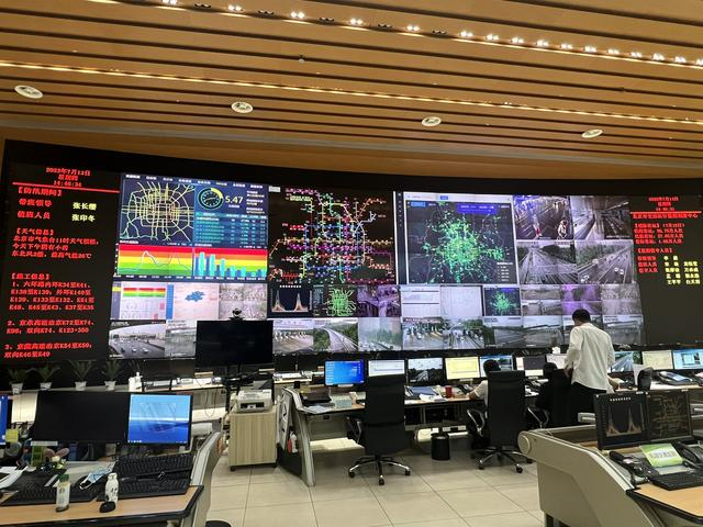 北京市交通委交通运营控制中心。新京报记者 耿子叶 实习生 康嘉希 摄