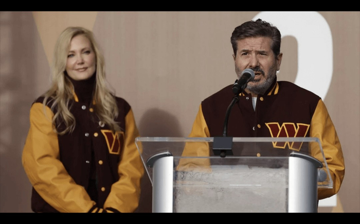 ▲丹·斯奈德（右）和妻子坦尼娅·斯奈德（左）