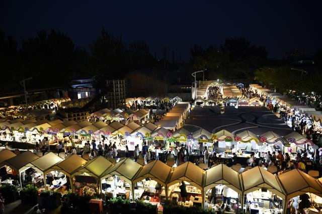 798甲骨文文化节市集。798供图