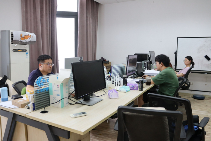 895创新基地的孵化场地内，上海矽臻微电子有限公司正在办公。于玘珺 摄影