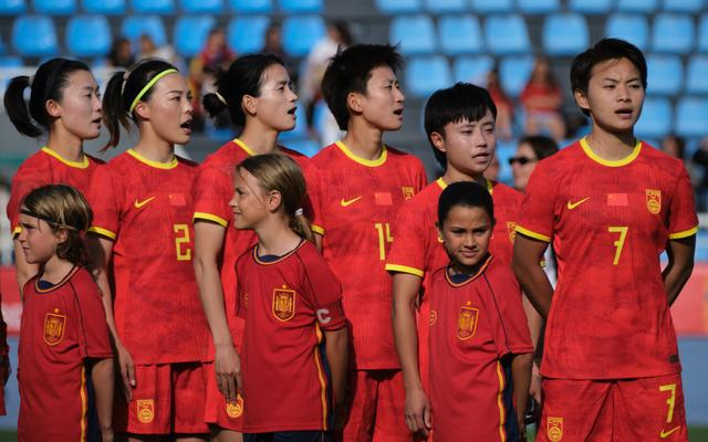 从国内集训到海外拉练，中国女足全力备战世界杯。  图/新华社