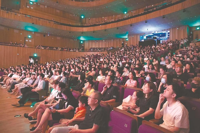 泉州大剧院为市民欣赏大型文艺演出提供了又一个高端平台。  受访者供图