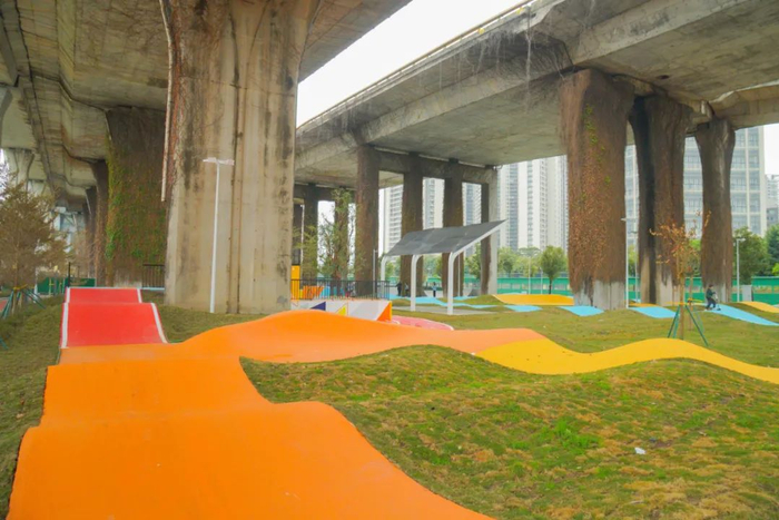 平胜大桥极限运动公园。宋兹檀/摄