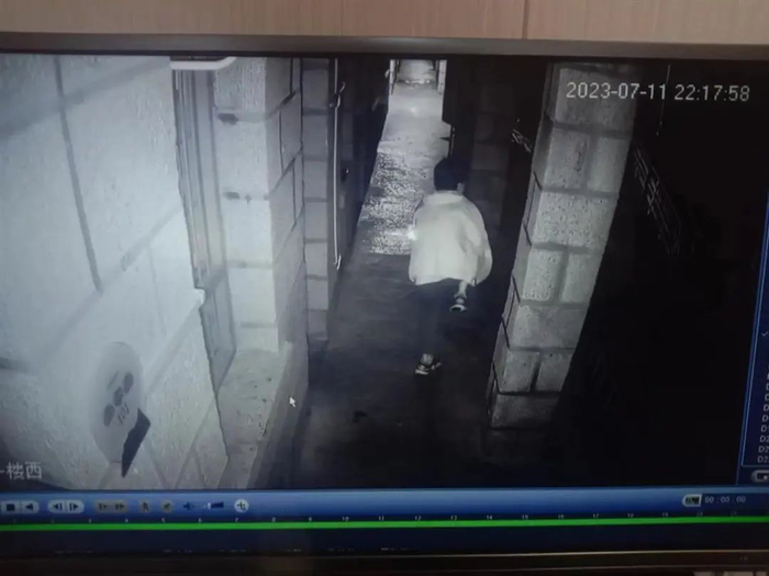 兰某失联前在华山景区监控中出现（受访者供图）