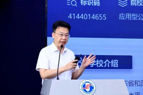 图｜深圳技术大学教务部部长兼招生办主任刘宏伟