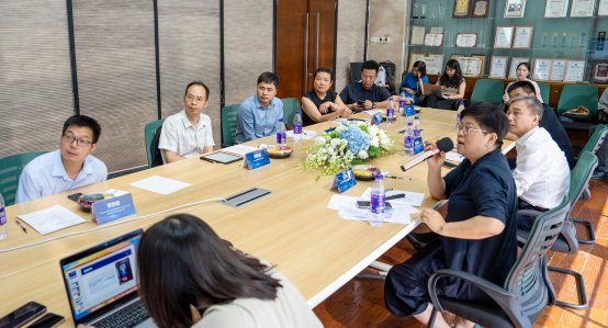 （图：“AIGC与大学教育主题研讨会”活动现场）