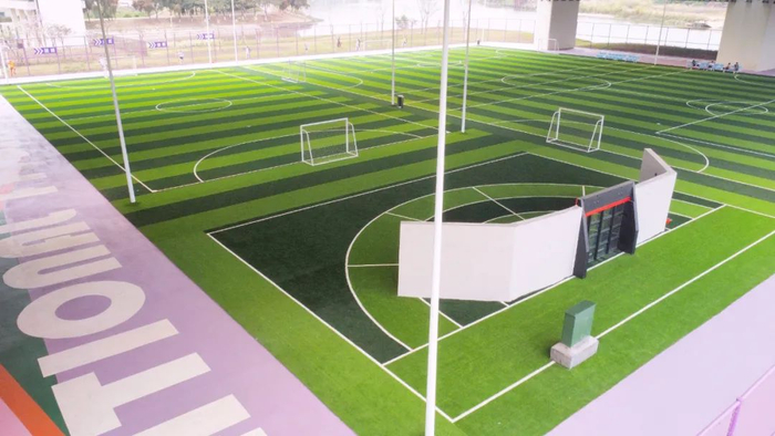 番海大桥下运动公园。