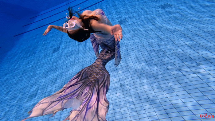 ▲李熙正在美人鱼表演