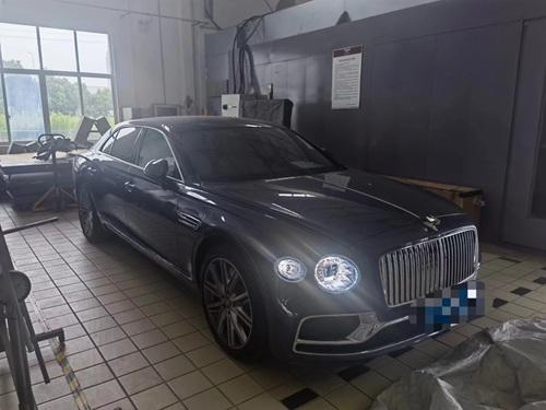 出现转向故障的宾利车。受访者供图