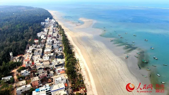东英镇美丽的海岸线。人民网 符武平摄