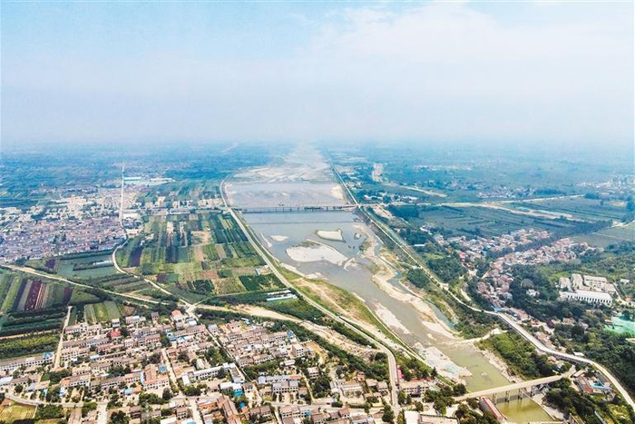 引汉济渭工程引来的部分汉江水流入黑河，并最终汇入渭河和黄河。