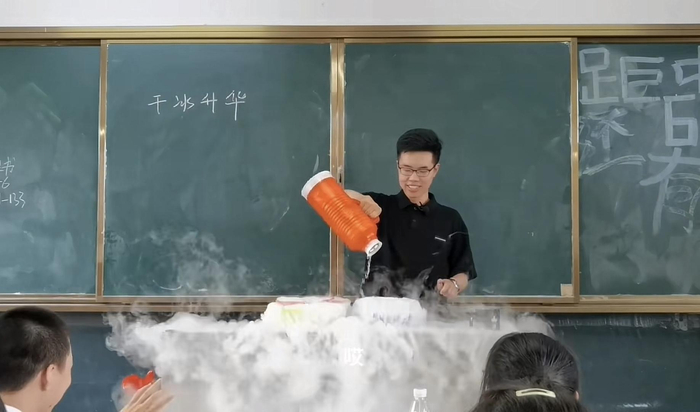 ▲夏振东上物理课